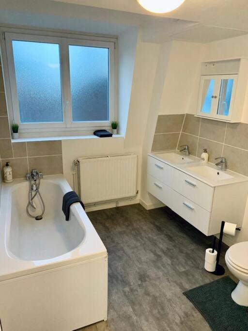 Maison 3 - 600m Metro Marbrerie - Lille Vakantiehuis Mons-en-Baroeul